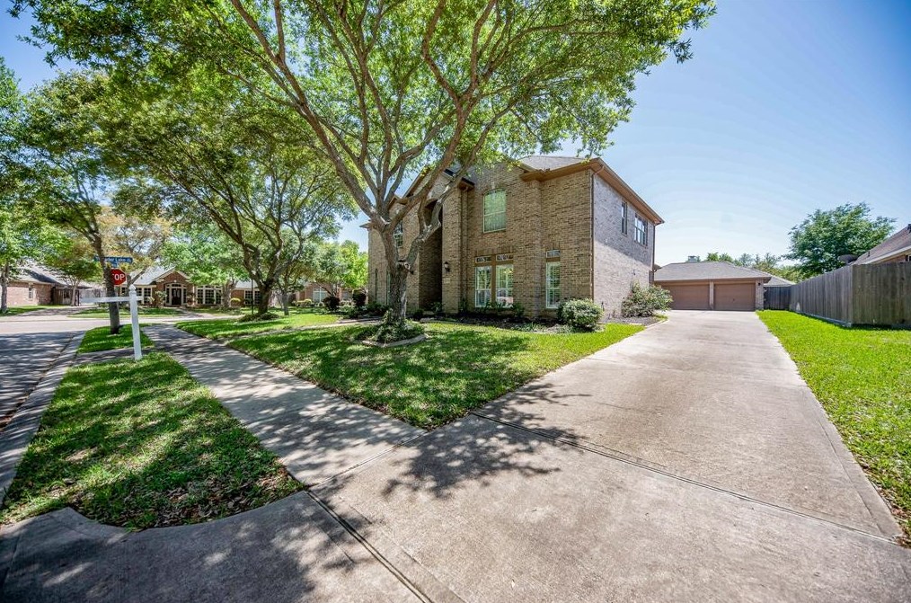 14203 Alamosa Ct, Sugar Land, TX 77498