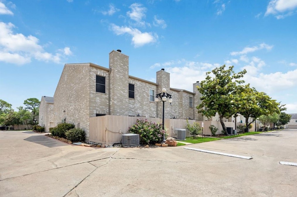 2844 Holly Hall, Houston TX  77054-4146 exterior