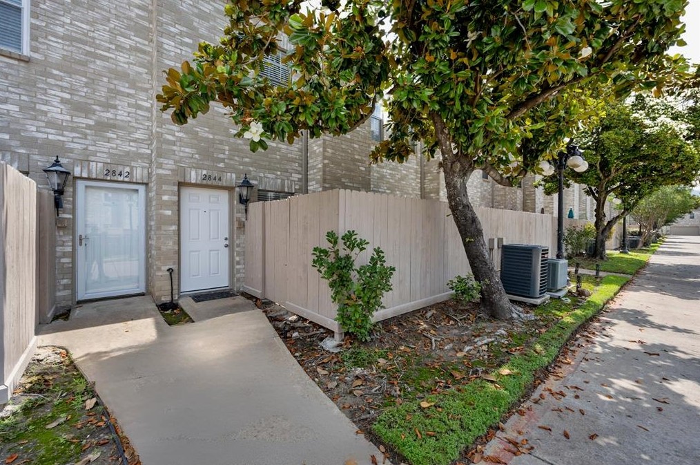 2844 Holly Hall, Houston TX  77054-4146 exterior