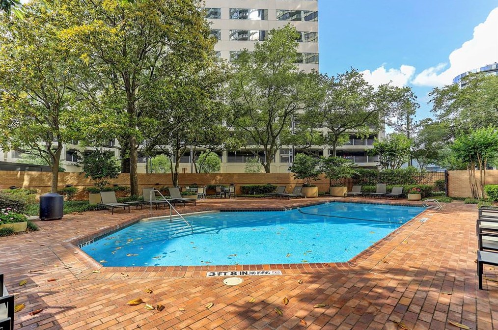 14 Greenway Plz, Houston TX  77046-1400 exterior