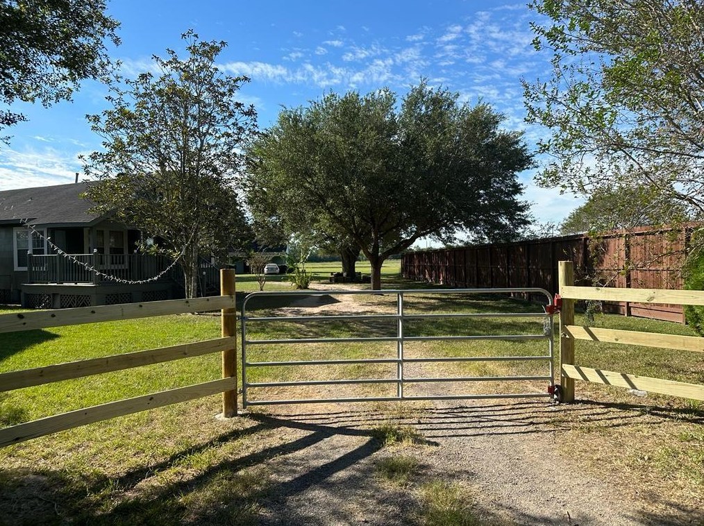 24807 Botkins Rd, Hockley, TX 77447