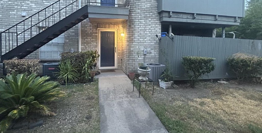 9797 Leawood Blvd, Houston, TX 77099-2600