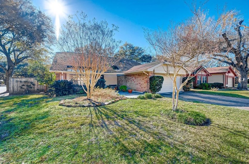 1818 Brushy Creek Dr, Sugar Land, TX 77478