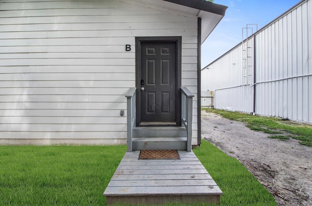 405 Medina St, Houston, TX 77012-2041