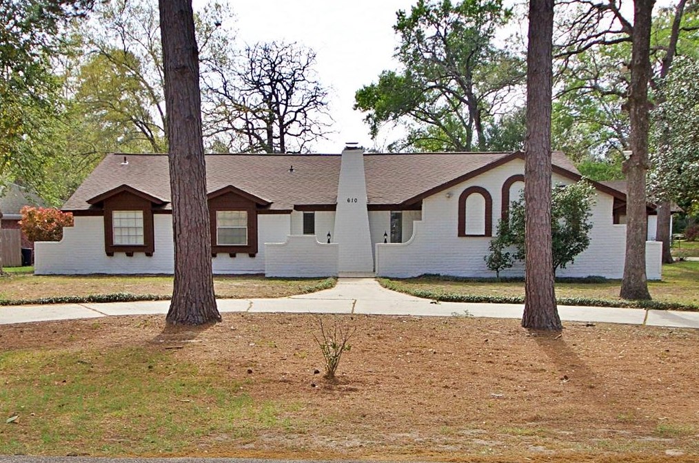 610 Glen Haven Dr, Conroe, TX 77385-7711