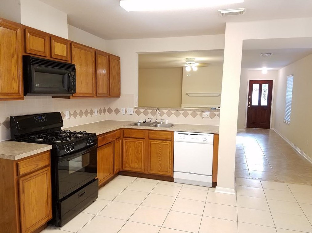 9231 Grove Haven Dr, Houston TX  77083-7332 exterior
