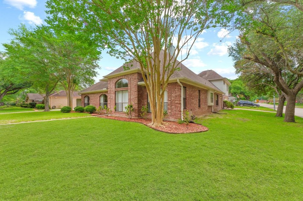 14323 Burgoyne Rd, Houston, TX 77077