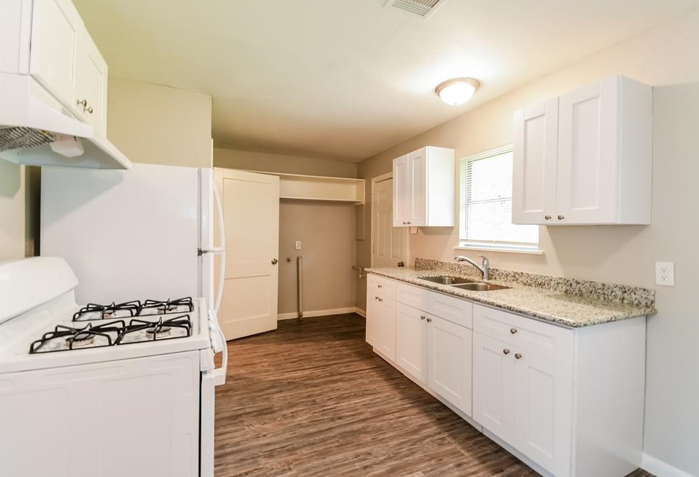 5743 Beldart St, Houston TX  77033-2201 exterior