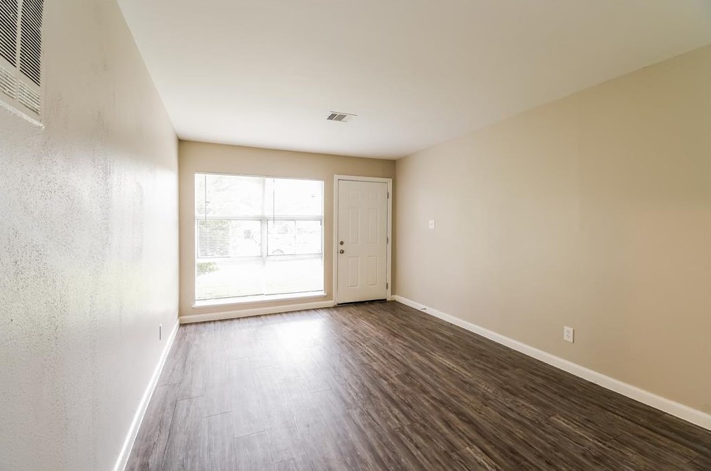 5743 Beldart St, Houston, TX 77033