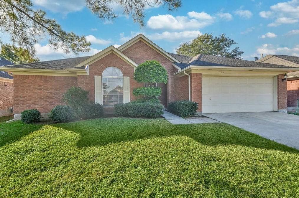 11515 Turtle Lake Dr, Houston, TX 77064