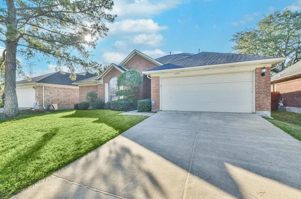 11515 Turtle Lake Dr, Houston TX  77064-2230 exterior