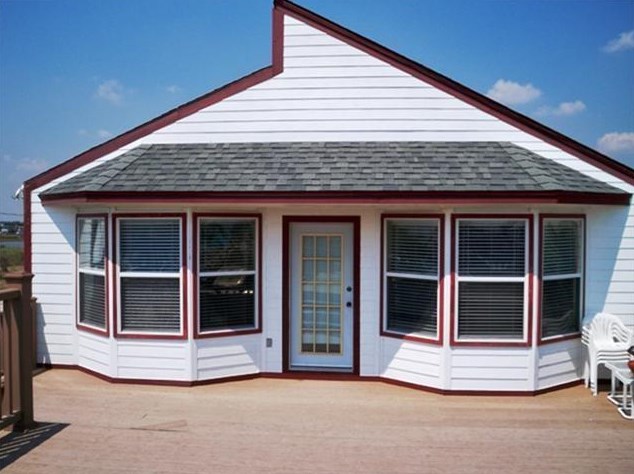 111 Poop Deck Ln, Jones Creek, TX 77541-7905