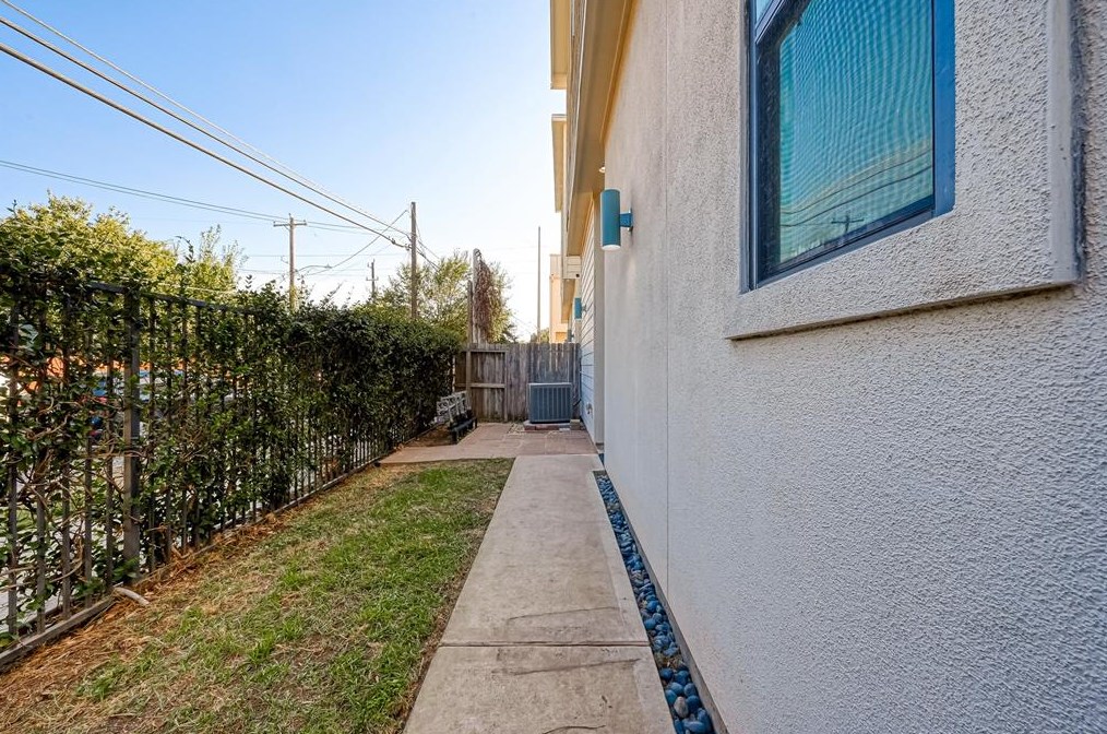 36 N Hutcheson St, Houston, TX 77003