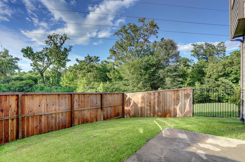 18 Aventura Pl, Spring TX  77389-2019 exterior