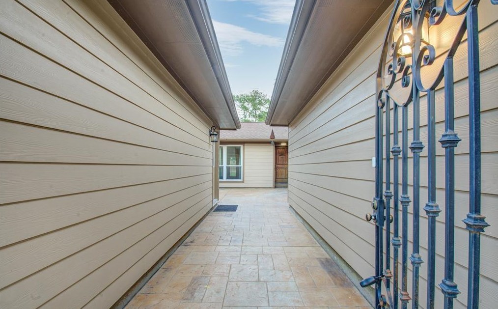 21710 Glenbranch Dr, Spring TX  77388-3315 exterior