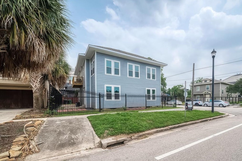 1503 Isabella St, Houston, TX 77004-4059