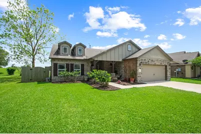 233 Twin Lakes Boulevard, West Columbia, TX 77486 - Photo 1