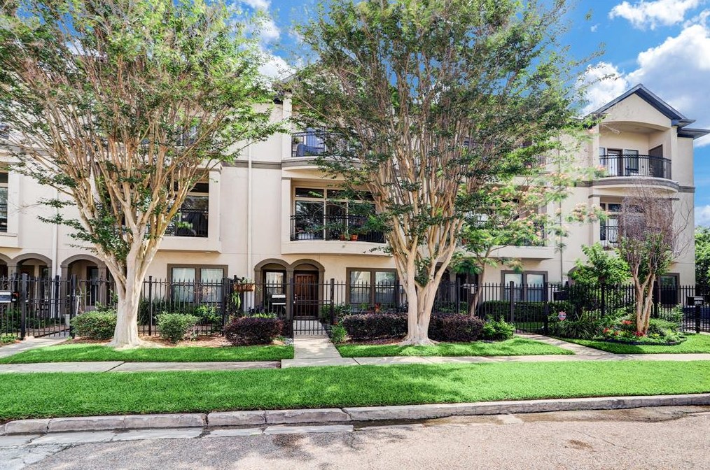 1405 Rosedale St, Houston, TX 77004-5652