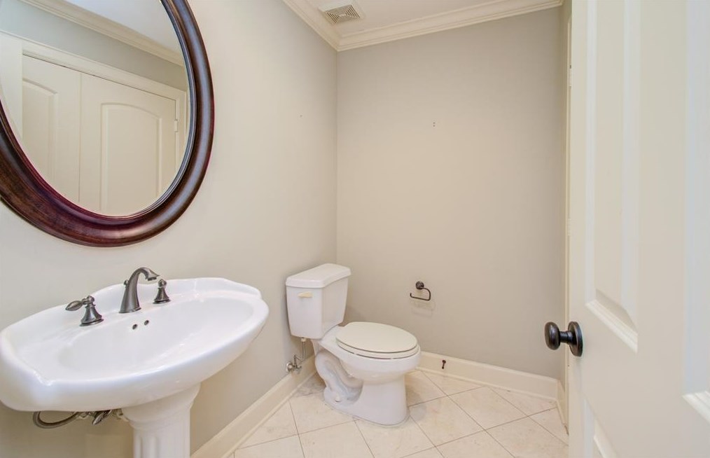 1402 Wichita St, Houston TX  77004-5747 exterior