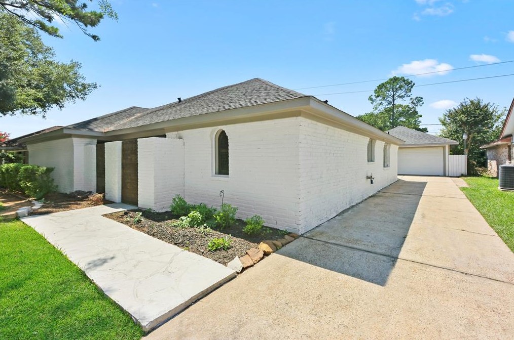 11907 Greencreek Cir, Houston, TX 77070