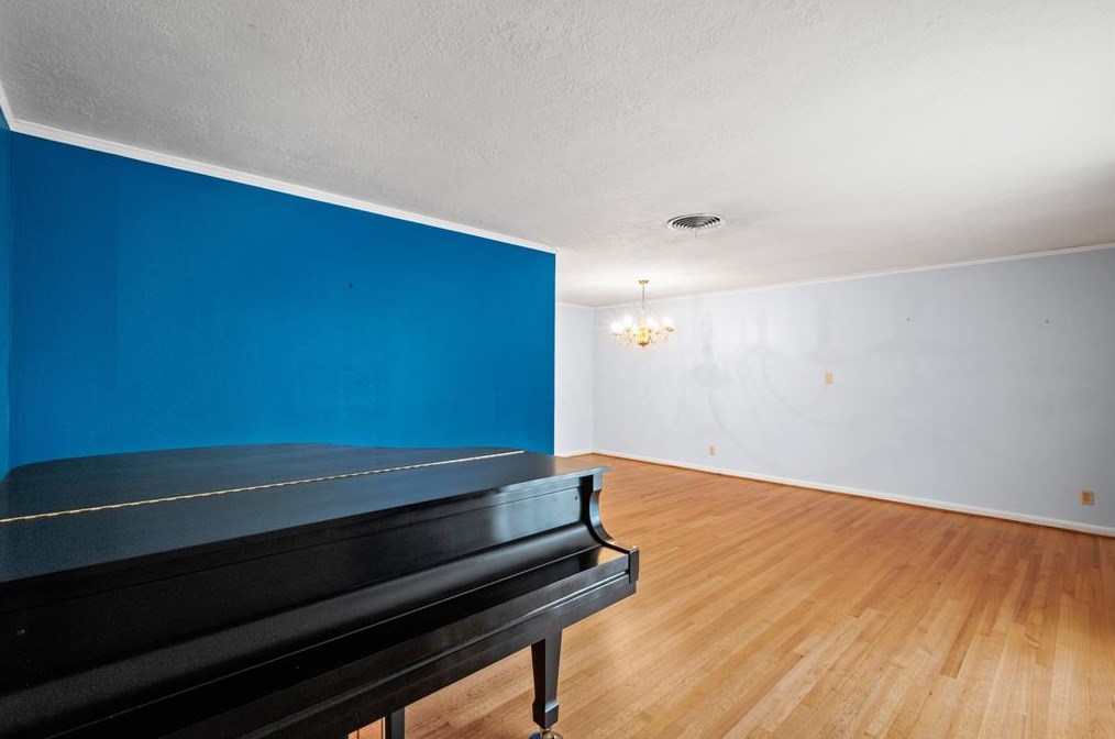 7722 Dillon St, Houston, TX 77061