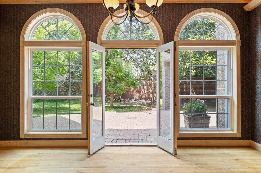 33 Inverness Park Way, Houston, TX 77055-4729