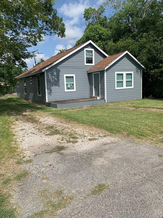 210 S 6th St, Morgans Point, TX 77571