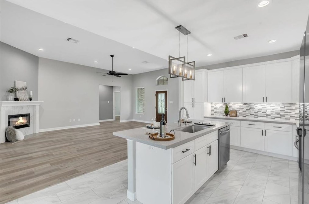 2518 Oak Rd, Pearland, TX 77584-8656