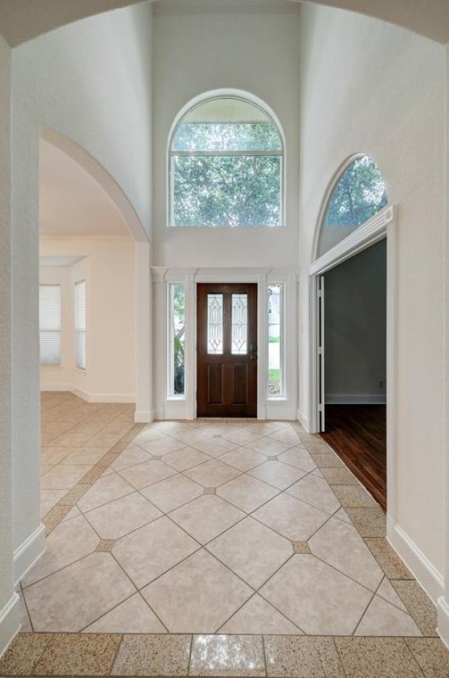 11126 Sherwood Garden Dr, Houston TX  77043-4695 exterior