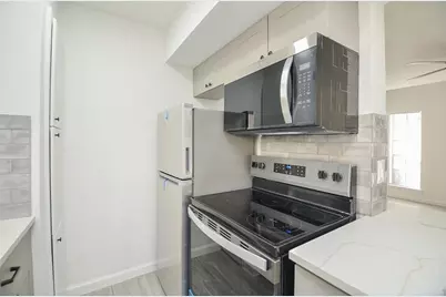 10501 South Drive #300, Houston, TX 77099 - Photo 14