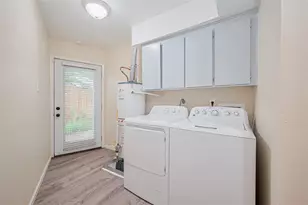 2107 Shadowbriar Dr, Houston, TX 77077 - Photo 22