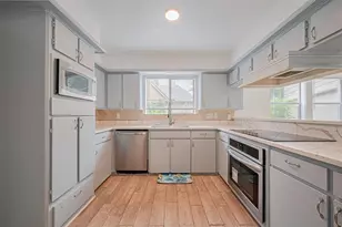 2107 Shadowbriar Dr, Houston, TX 77077 - Photo 18