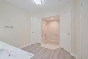 2107 Shadowbriar Dr, Houston, TX 77077 - Photo 26