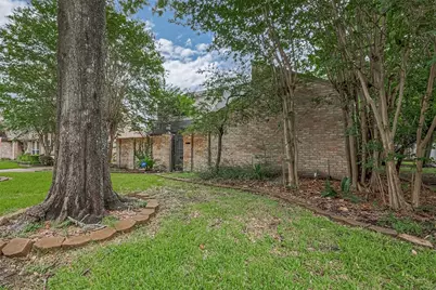 2107 Shadowbriar Drive, Houston, TX 77077 - Photo 2