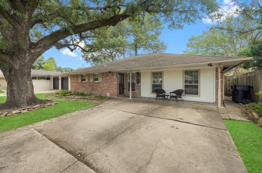 5215 Poinciana Dr, Houston, TX 77092