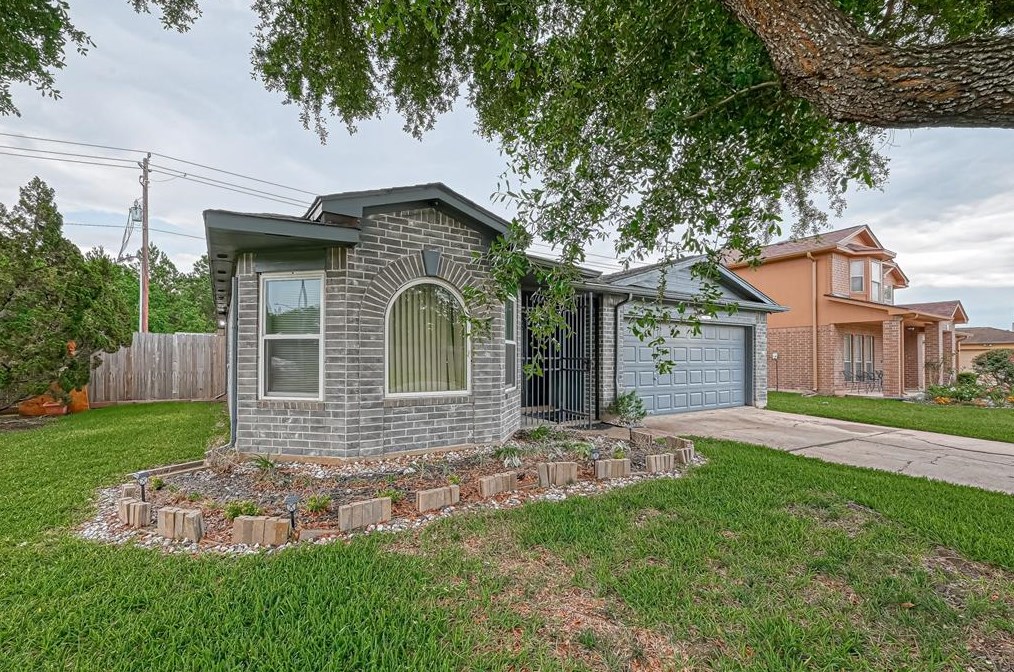 16011 Broad Ridge Rd, Houston, TX 77053-4726