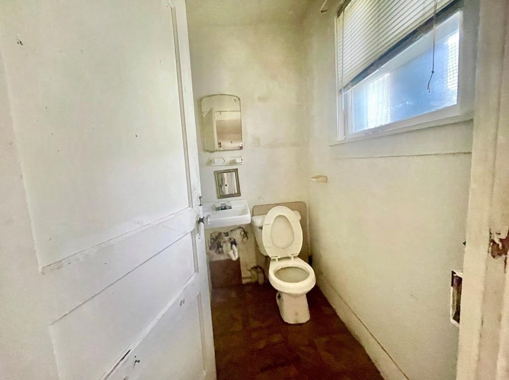 3409 Sealy St, Galveston TX 77550-3811 exterior