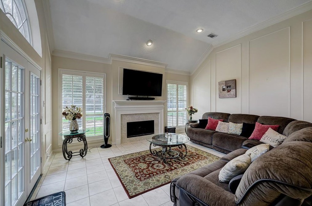 1330 Westwick Forest Ln, Houston TX  77043-4567 exterior