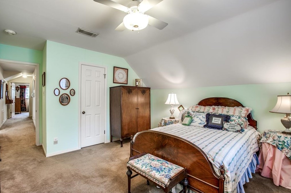 330 Wycliffe Dr, Houston TX  77043-3901 exterior