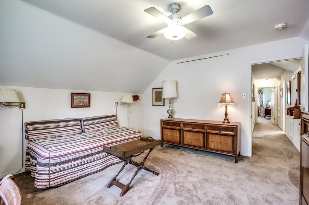 330 Wycliffe Dr, Houston TX  77043-3901 exterior