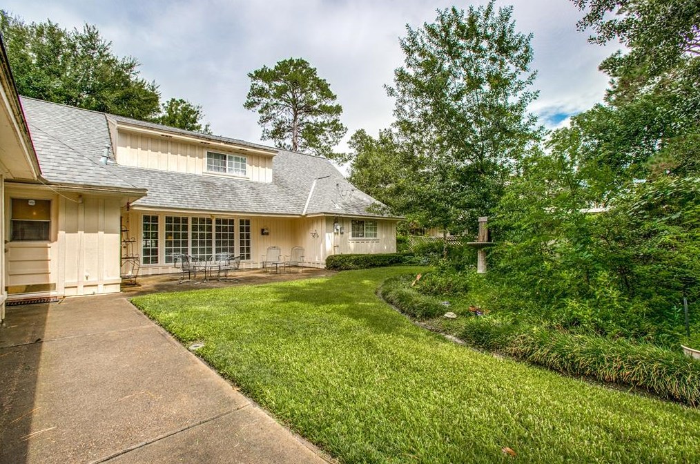 330 Wycliffe Dr, Houston TX  77043-3901 exterior