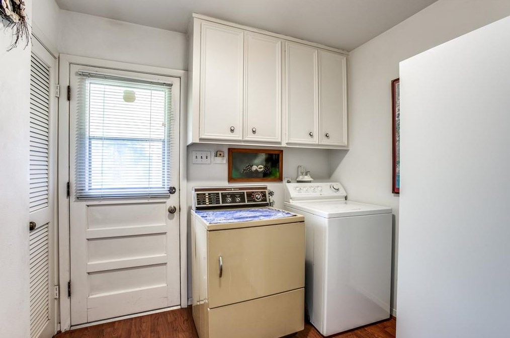 330 Wycliffe Dr, Houston TX  77043-3901 exterior