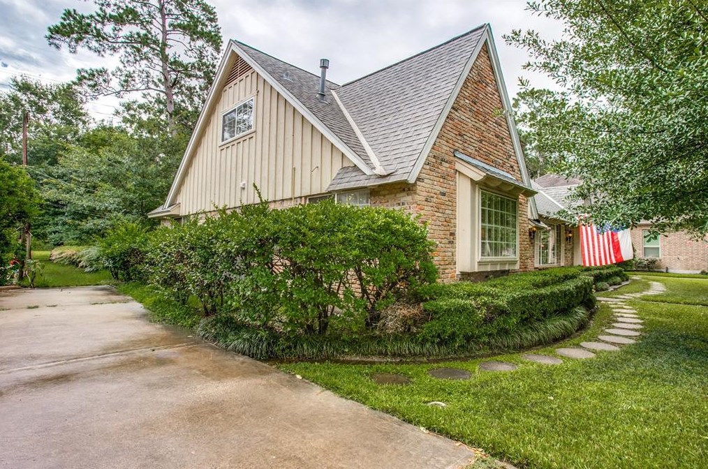 330 Wycliffe Dr, Houston, TX 77079-7131