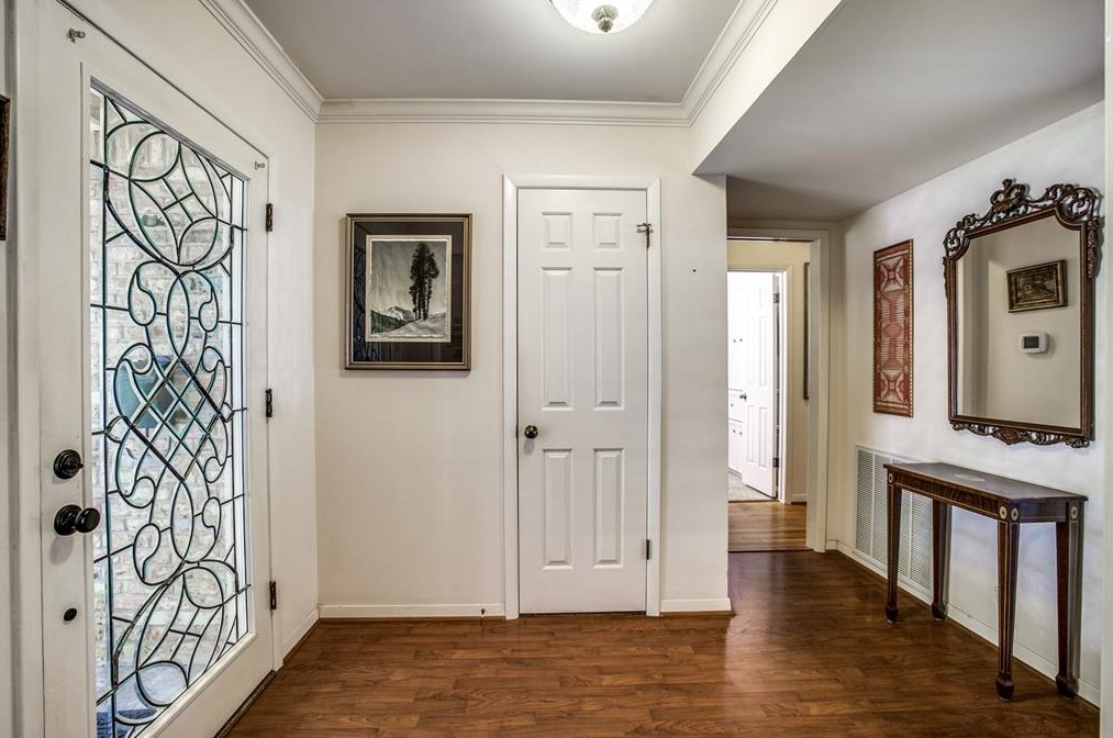 330 Wycliffe Dr, Houston TX  77079-7131 exterior