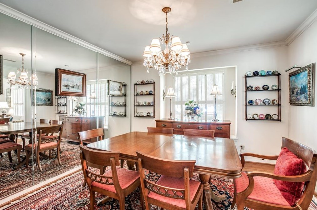 330 Wycliffe Dr, Houston TX  77043-3901 exterior