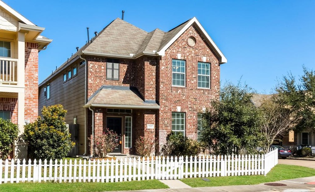 7202 Autumn Sun Dr, Houston, TX 77083