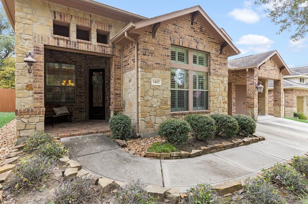 2407 Village Green Cir, Conroe, TX 77304-3304