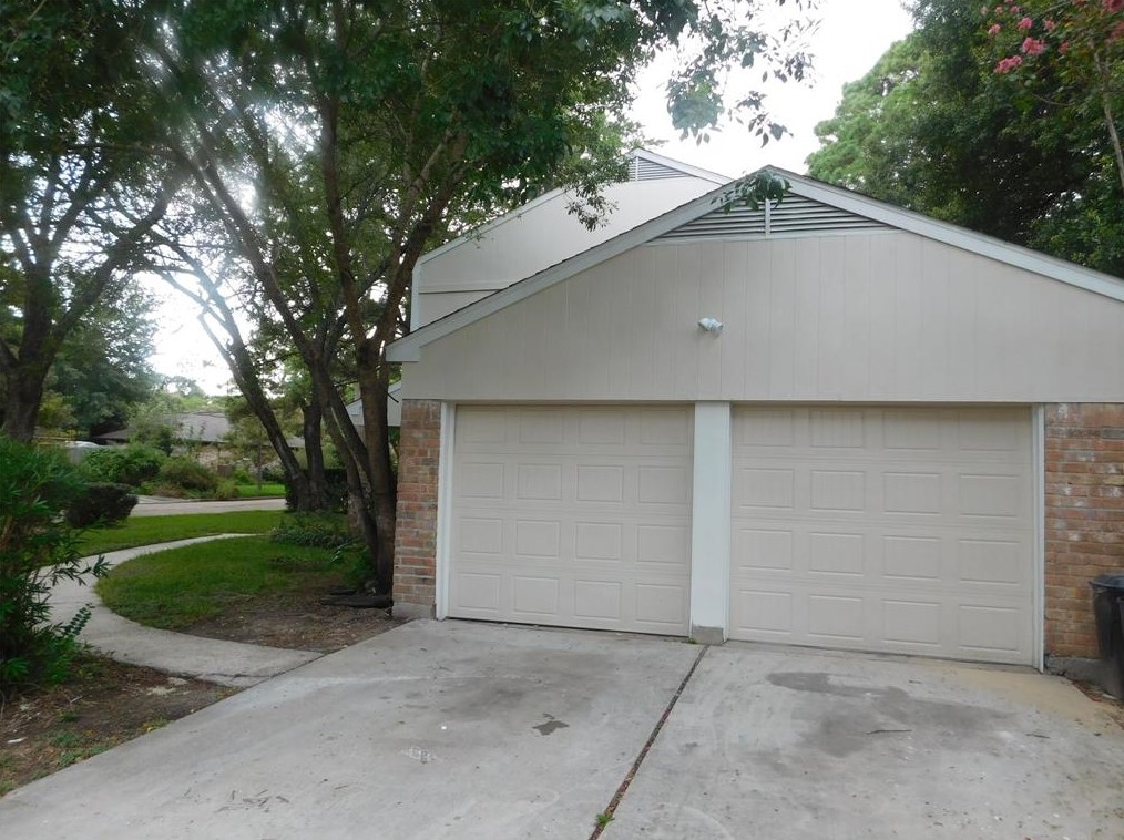 2319 Oak River Dr, Spring, TX 77373-6226