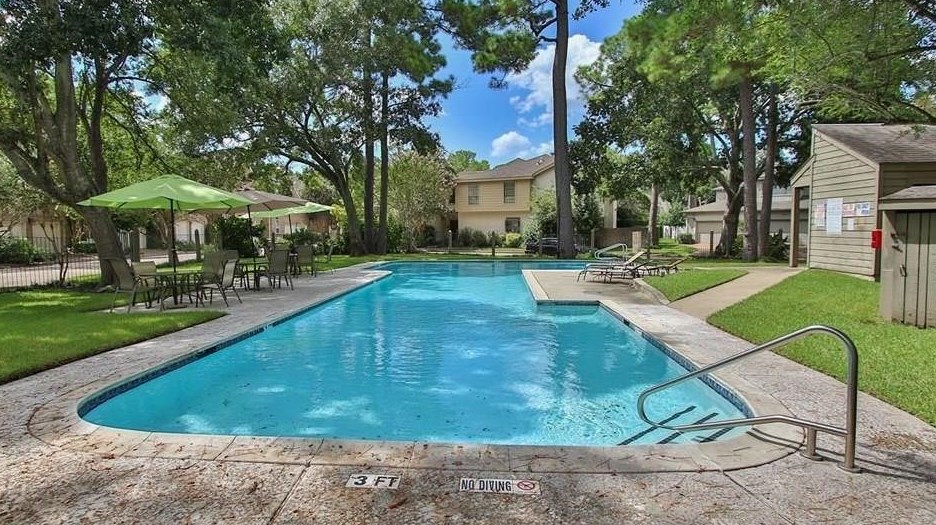 12625 Memorial Dr, Houston TX  77024-4889 exterior