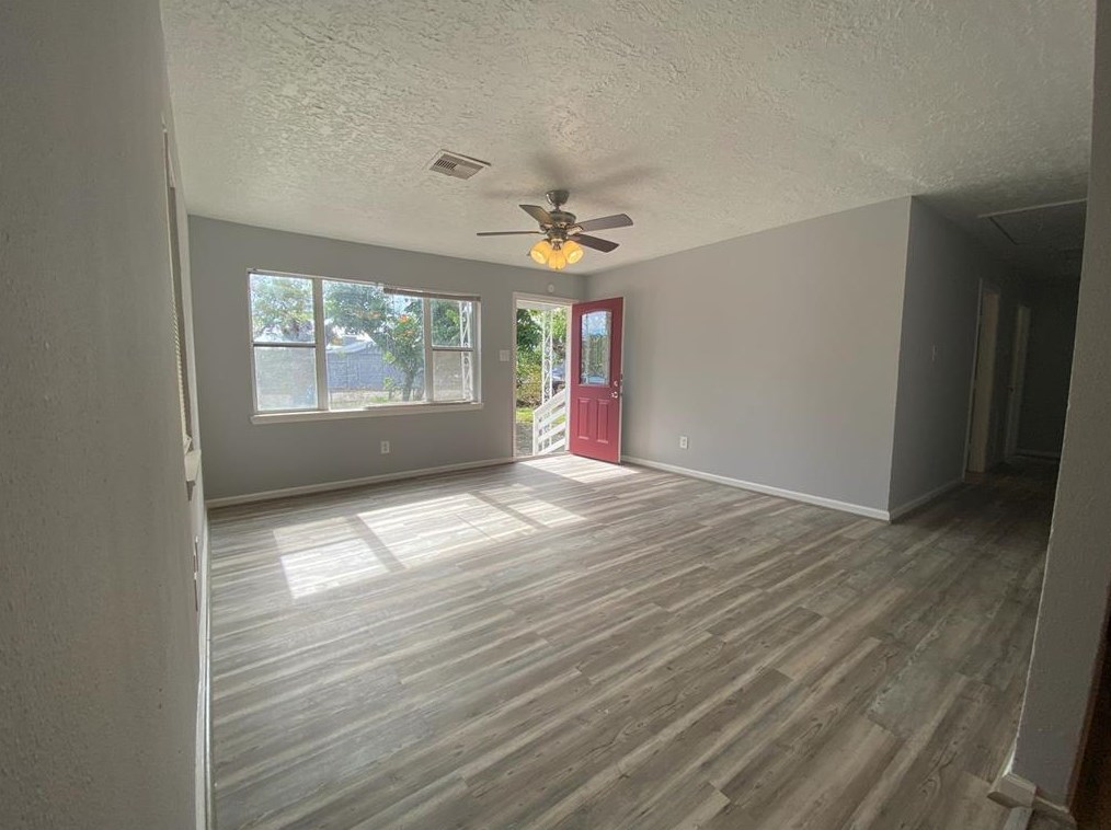3914 Mckinney Ext, La Marque, TX 77568